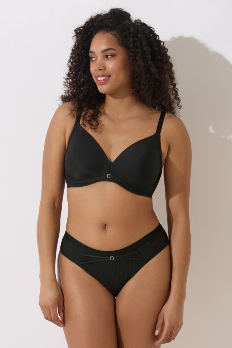 020327 LAURA Moulded V-Neck Wireless Soft Bra