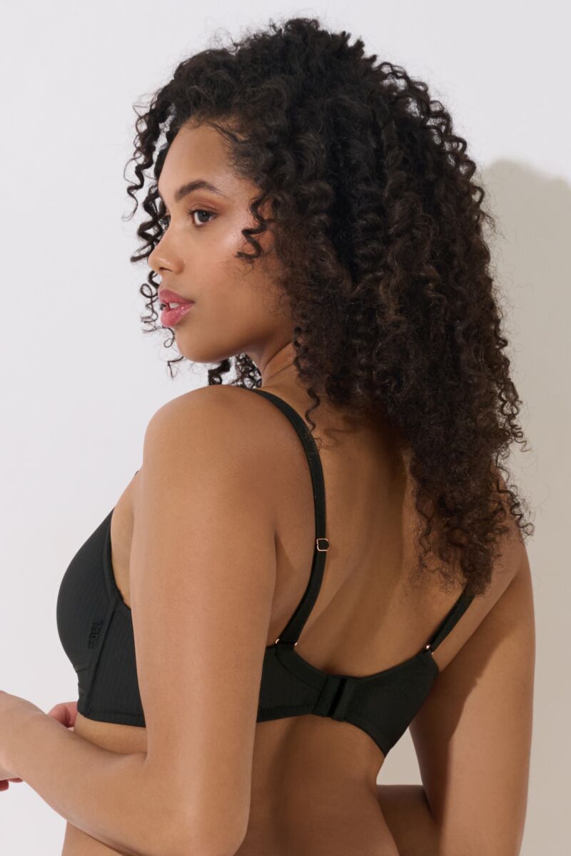 020327 LAURA Moulded V-Neck Wireless Soft Bra